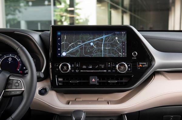 2023-Highlander-Turbo-Limited-infotainment-screen-credit-toyota