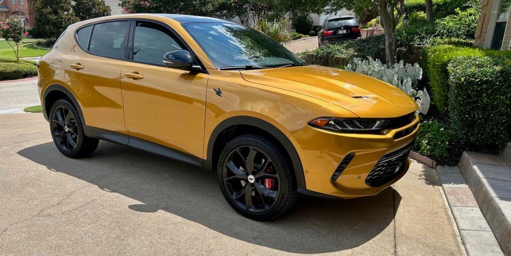 2024 Dodge Hornet GT Plus in Acapulco Gold.. Credit: CarPro.