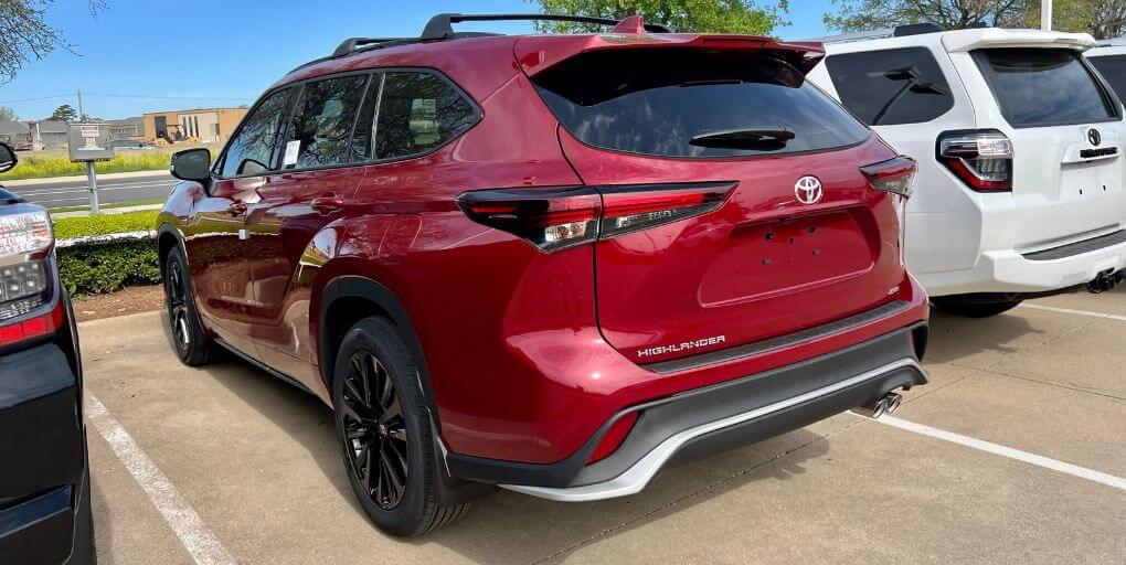 Toyota Highlander on the Freeman Toyota lot in Hurst, Texas. Photo: CarPro.