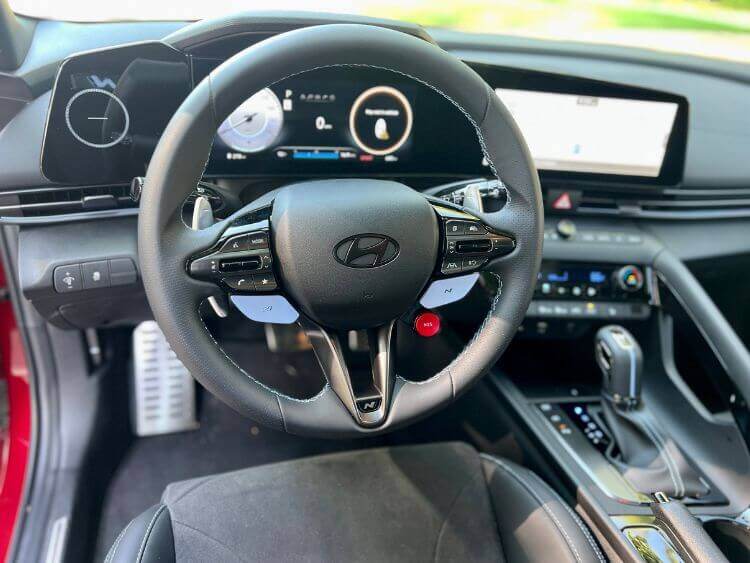 2024-hyundai-elantra-n-steering-wheel.jpg