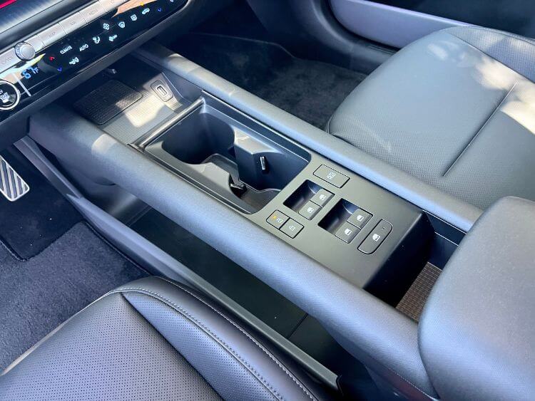 2024-hyundai-ioniq-6-center-console-carpro