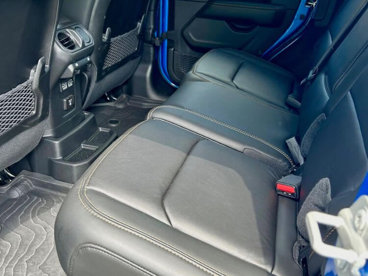 2024-jeep-wrangler-back-seat- carpro