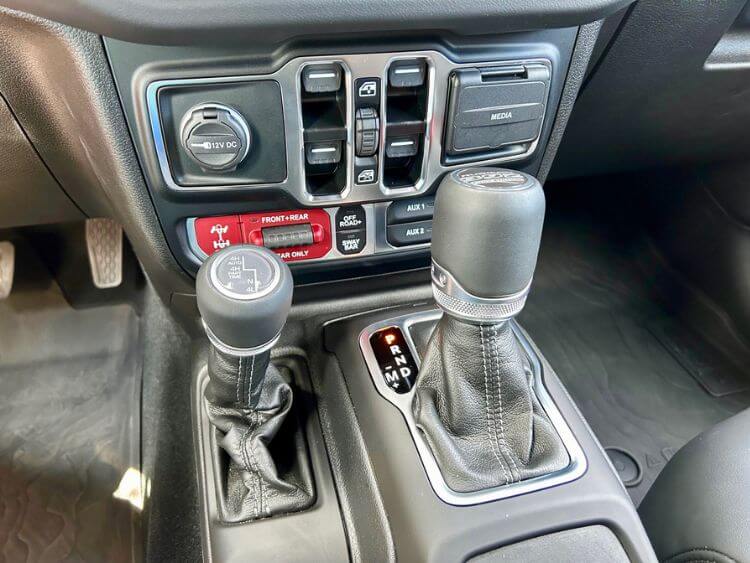 2024-jeep-wrangler-console-center-stack- carpro