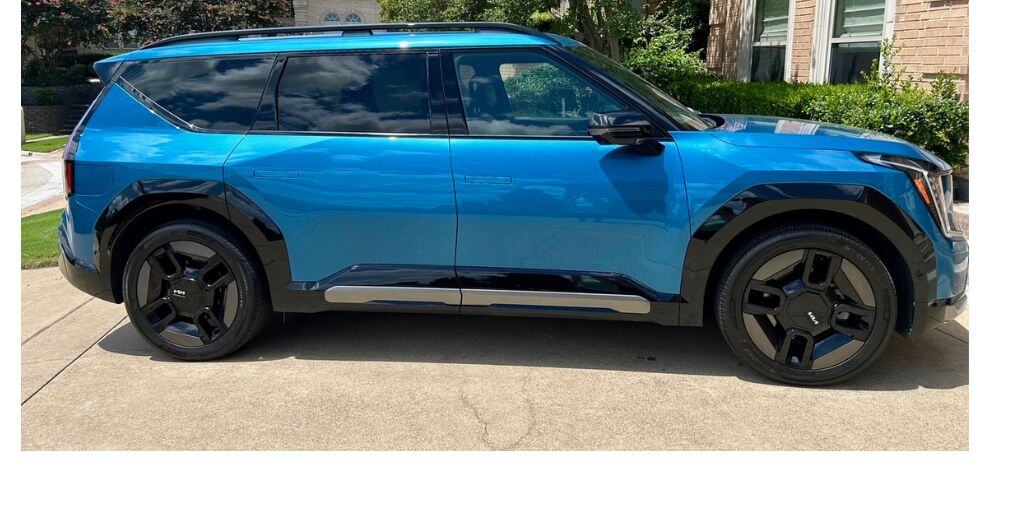 2024 Kia EV9 GT-Line in Ocean Blue. Credit: CarPro.