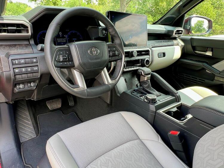 2024-toyota-tacoma-interior-carpro (1)