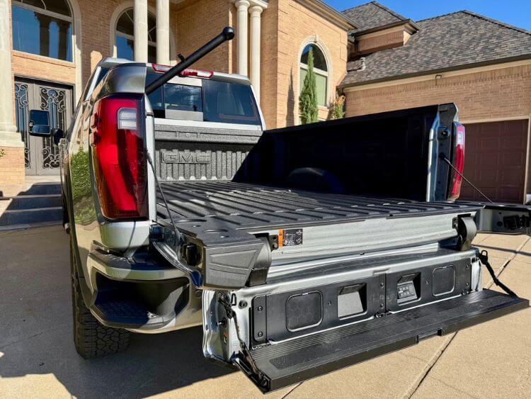 2025-GMC-2500-Denali-tailgate-carpro.jpg