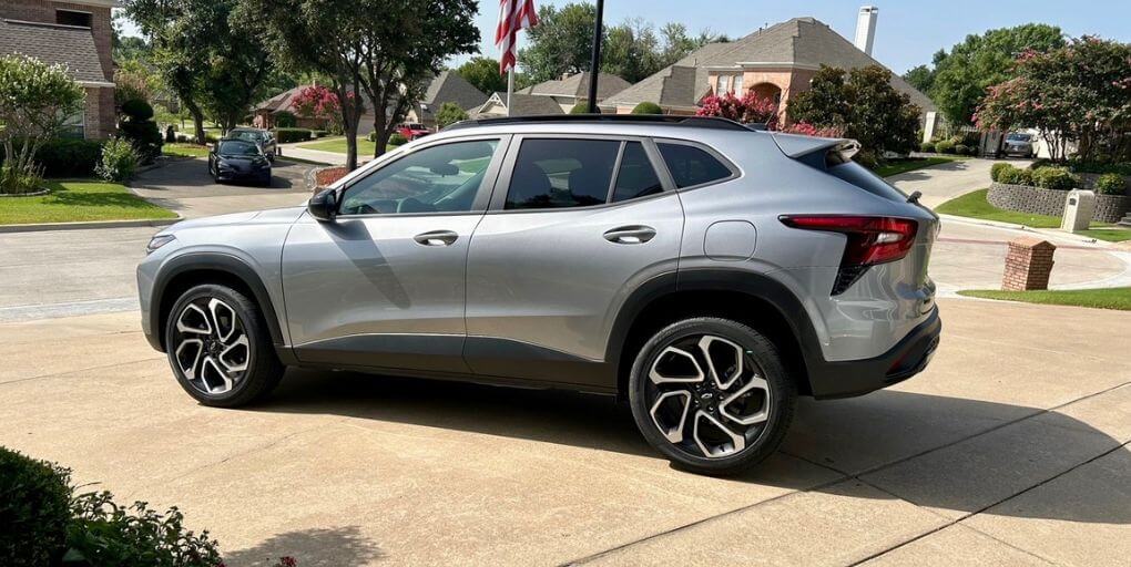 2025 Chevrolet Trax 2RS in Sterling Gray Metallic. Credit: CarPro.