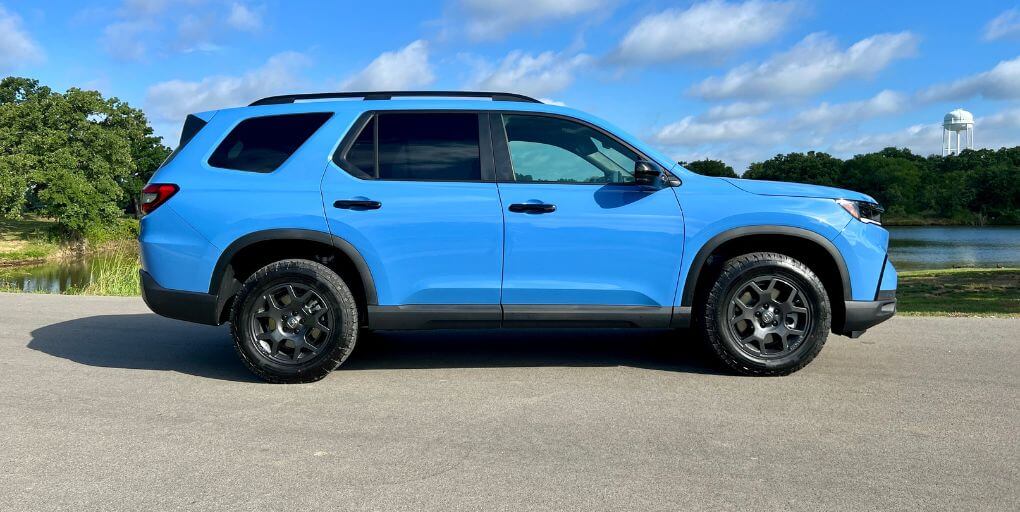 2025 Honda Pilot TrailSport in Diffused Sky Blue Pearl. Photo: CarPro.