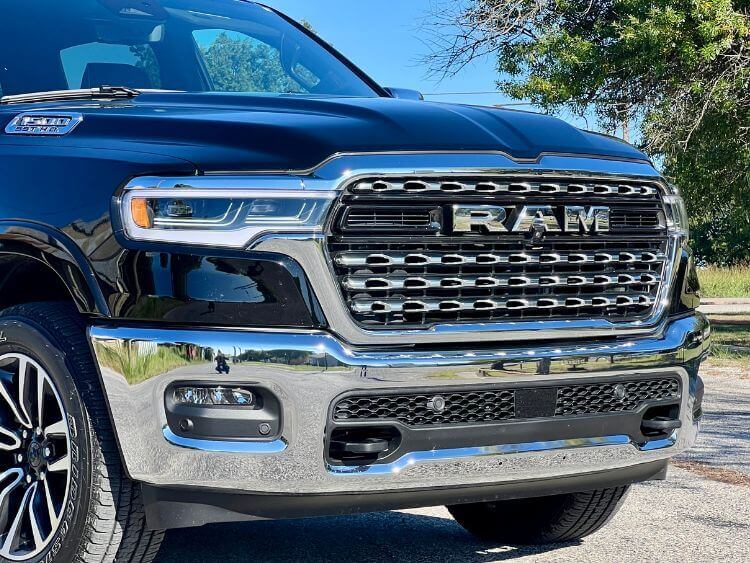 2025-ram-grille-limited-carpro  (1) (1)