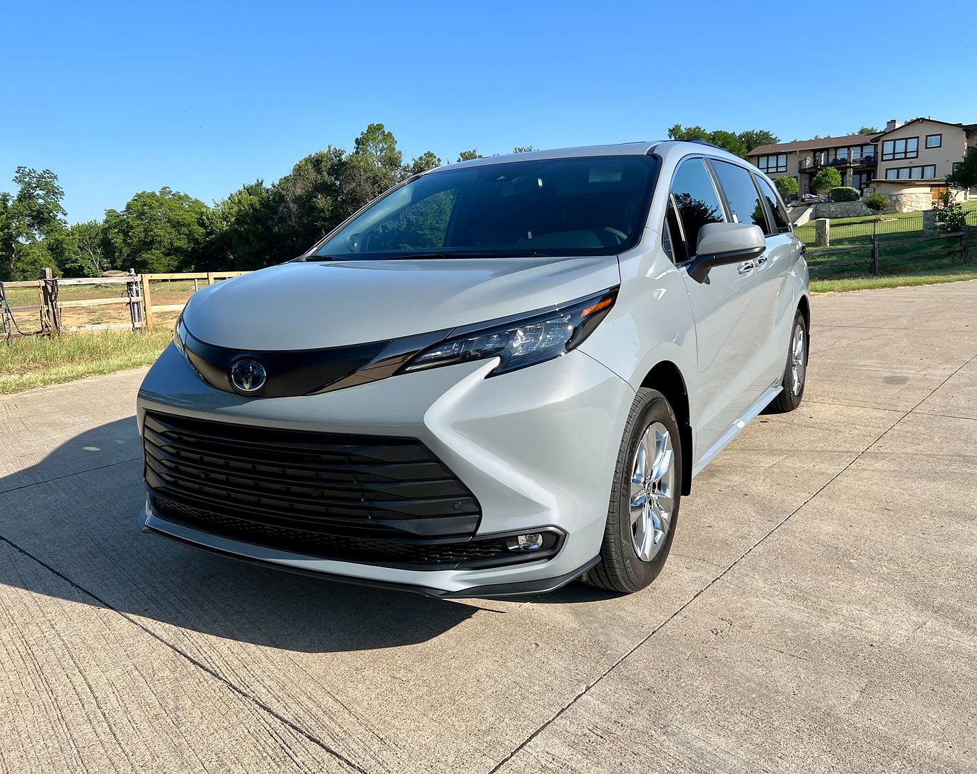 REVIEW 2023 Toyota Sienna XLE AWD Woodland Edition