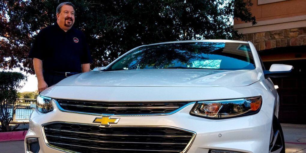 Car Pro Show host Jerry Reynolds with the 2016 Chevrolet Malibu 2LT.  Photo: CarPro (2016).