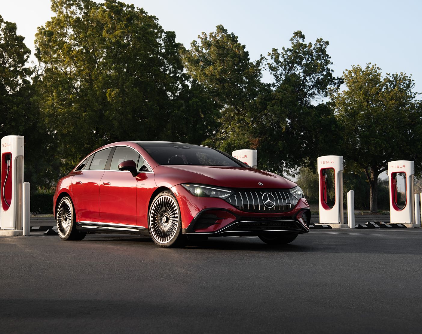 mercedes-benz-using-tesla-supercharger