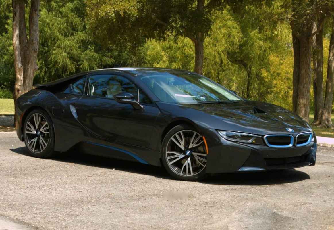 Why does BMW not want you to open the hood?? - BMW i8 